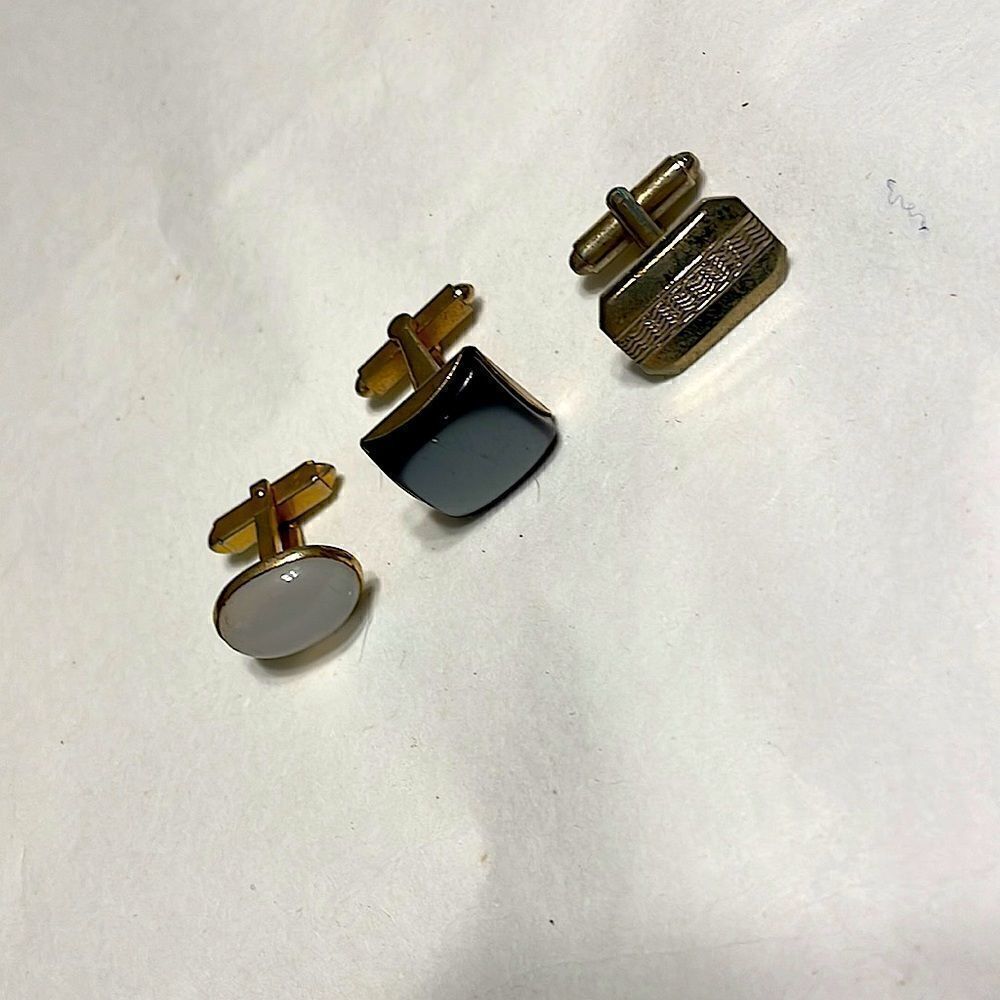 Mismatched Cufflinks ! - Picture 4 of 9